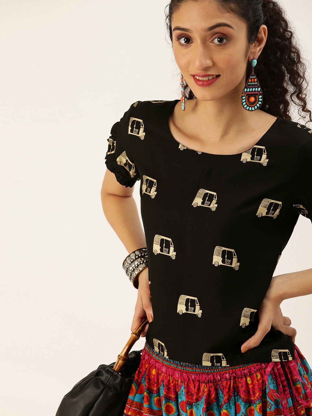 

Varanga Women Black & Gold-Coloured Printed Regular Cropped Top