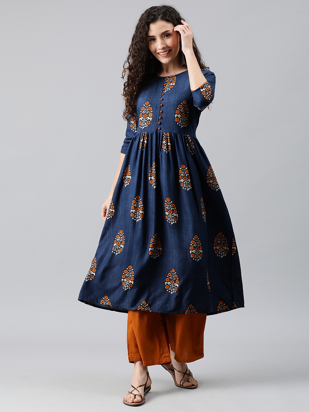 

SANISA Women Blue & Brown Floral Printed Kurta with Palazzos