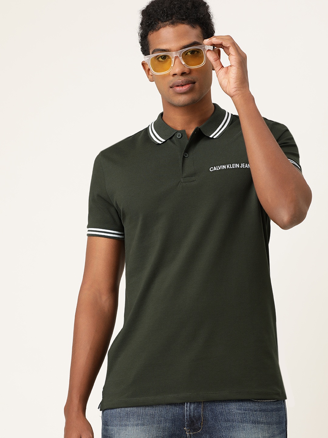 

Calvin Klein Jeans Men Olive Green Solid Round Neck T-shirt
