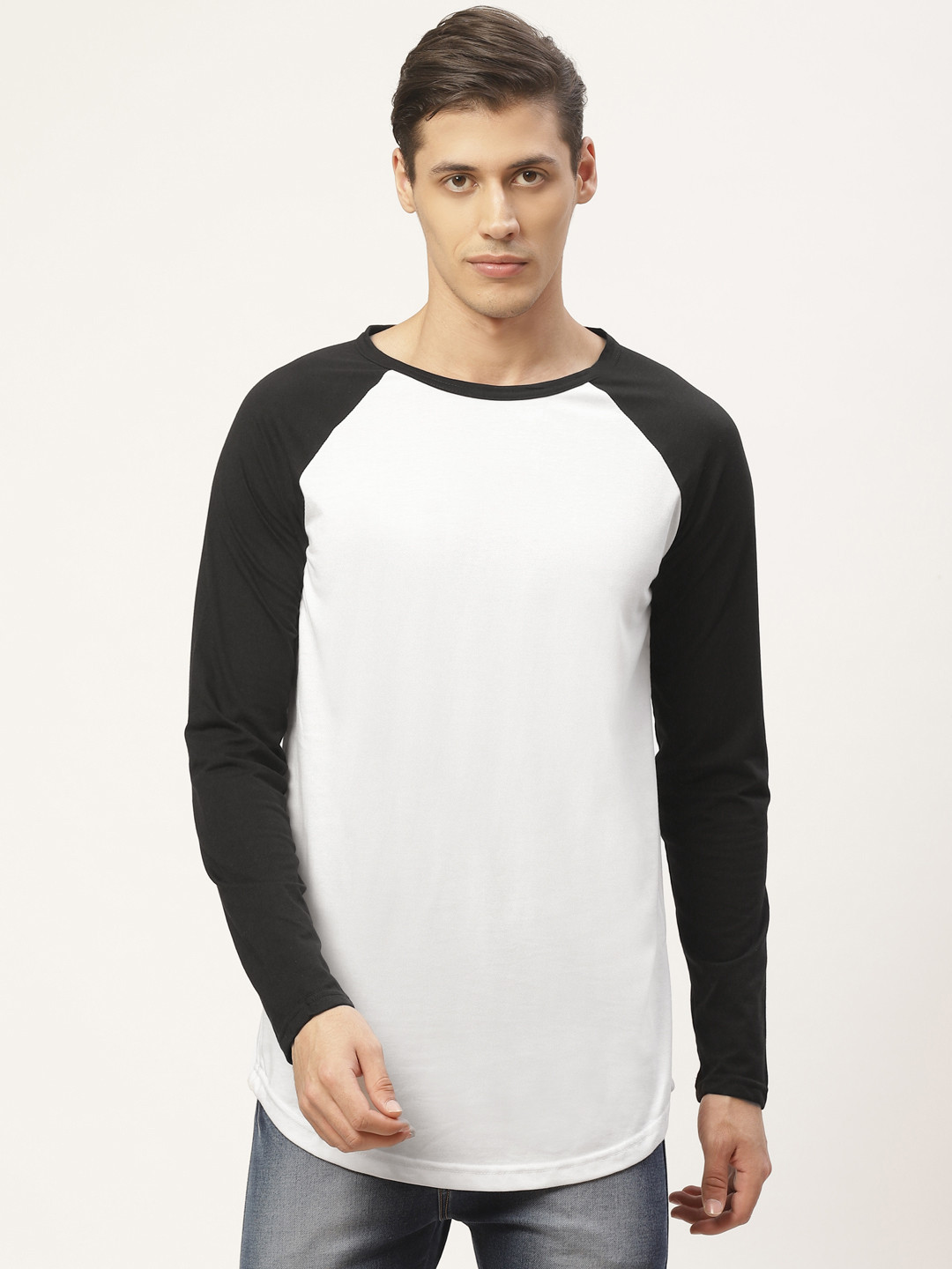 

PAUSE SPORT Men White & Black Solid Round Neck T-shirt