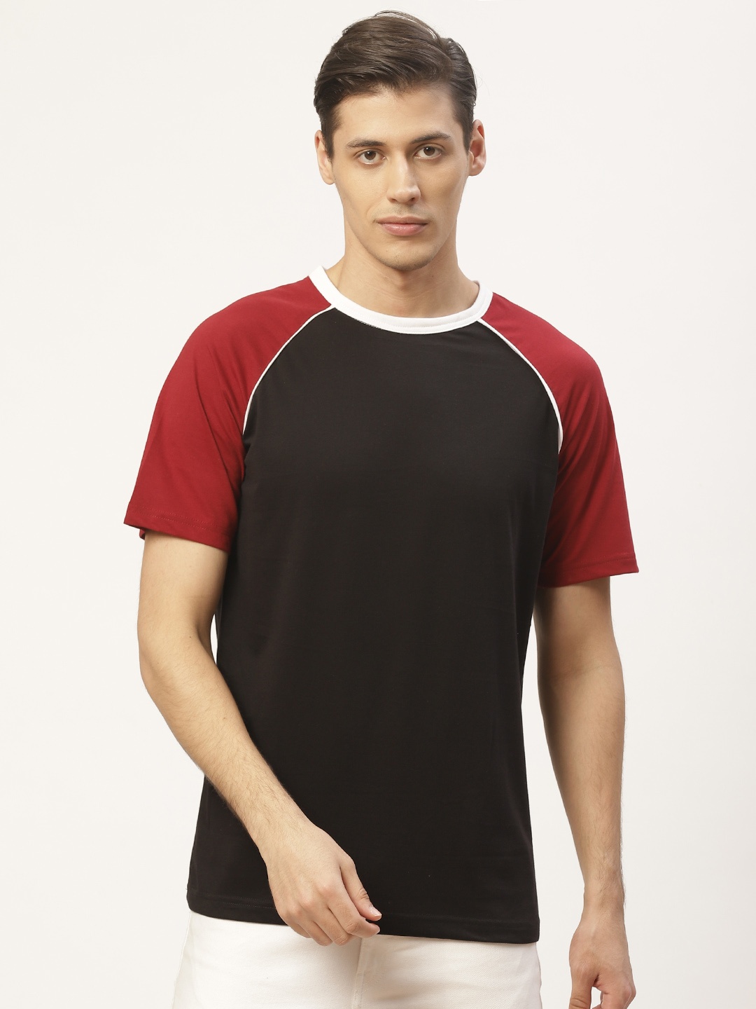 

PAUSE SPORT Men Black & Maroon Solid Round Neck T-shirt
