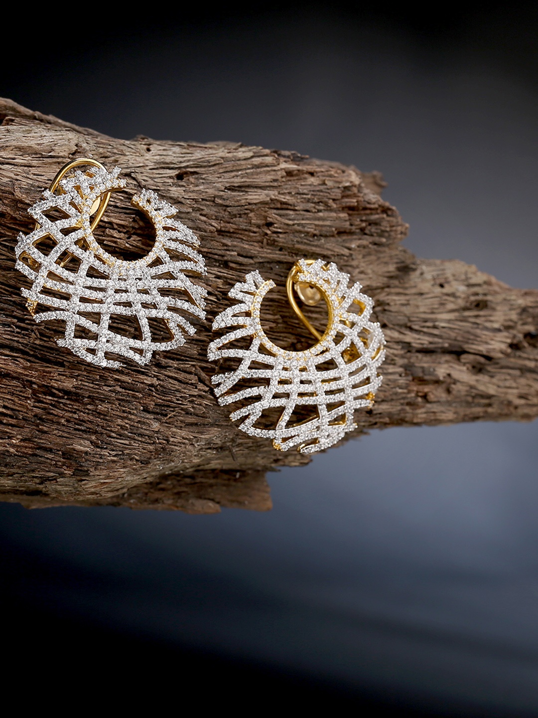 

LAIDA Gold-Plated Circular Half Hoop Earrings