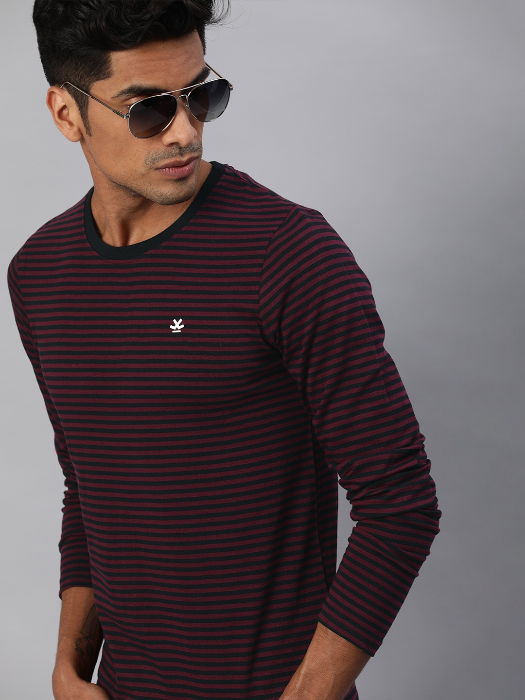 

WROGN Men Maroon Black Pure Cotton Striped Slim Fit Round Neck Pure Cotton T-shirt