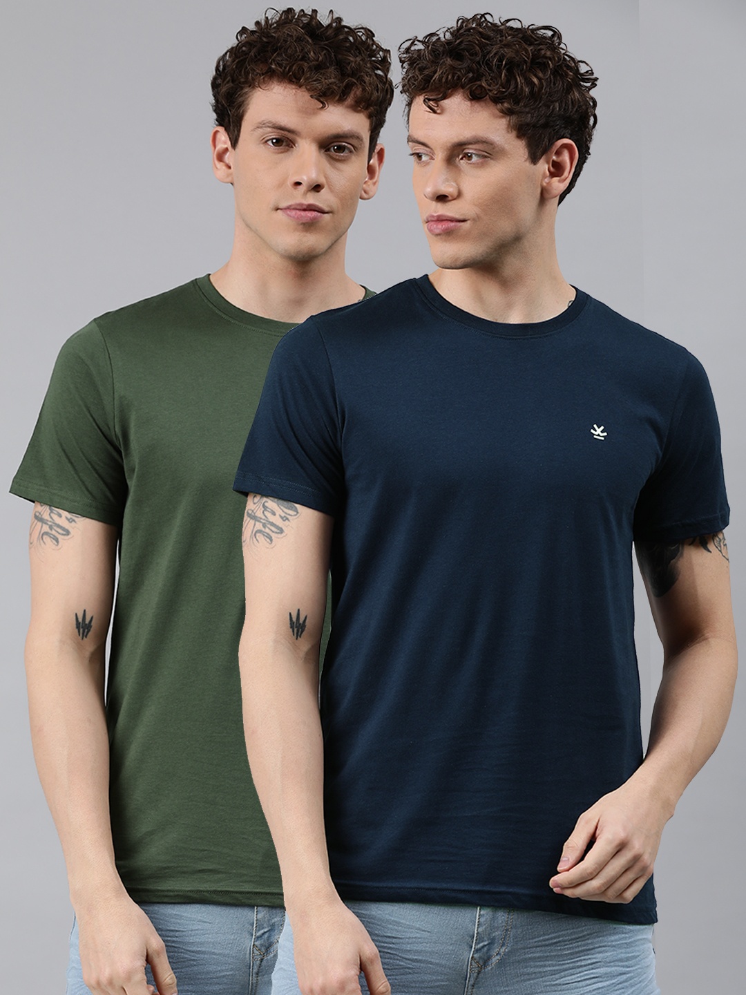 

WROGN Men Olive Green Solid Round Neck T-shirt