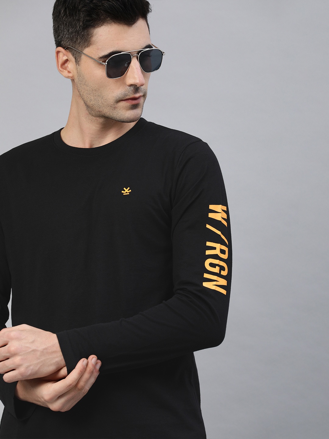 

WROGN Men Black Solid Slim Fit Round Neck Pure Cotton T-shirt With Printed Sleeves