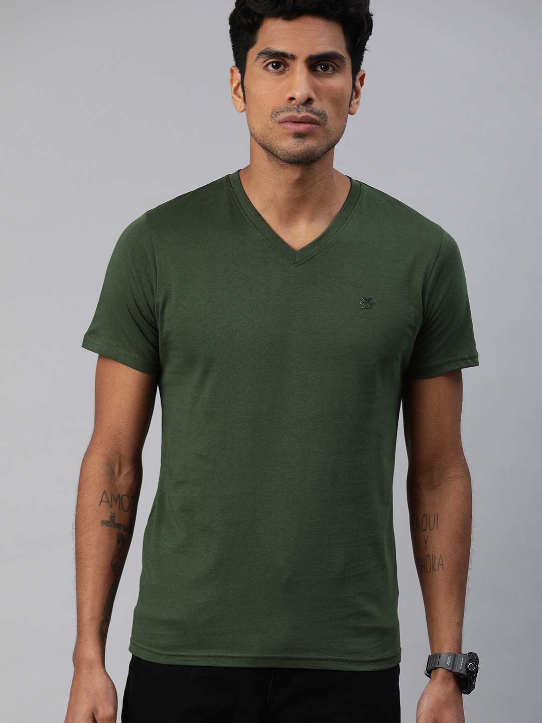 

WROGN Men Olive Green Slim Fit Solid V-Neck Pure Cotton T-shirt