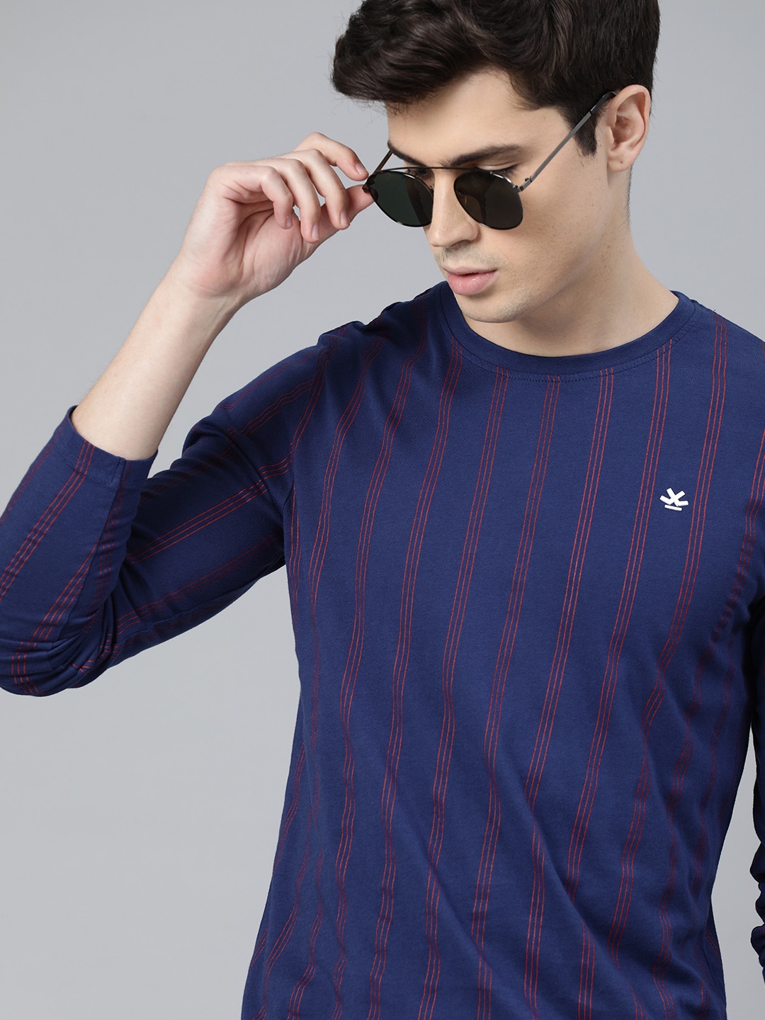 

WROGN Men Navy Blue Striped Round Neck Pure Cotton T-shirt