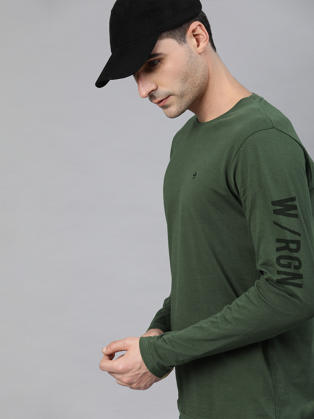 

WROGN Men Olive Green Solid Slim Fit Round Neck Pure Cotton T-shirt With Printed Sleeves