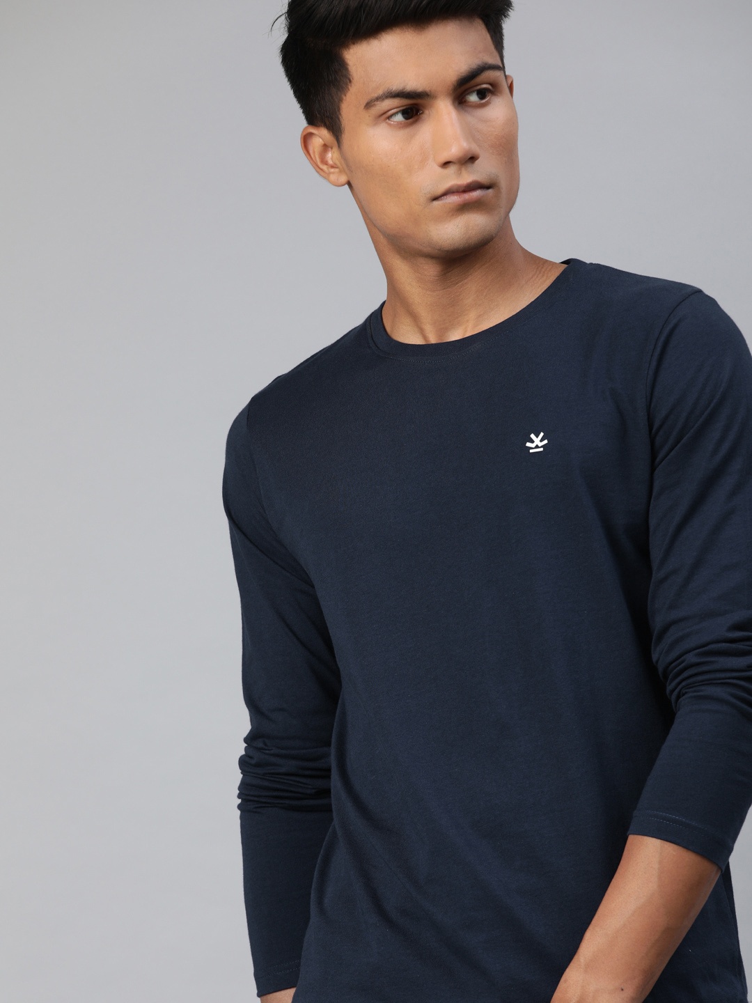 

WROGN Men Navy Blue Slim Fit Solid Round Neck Pure Cotton T-shirt with Contrast Hem