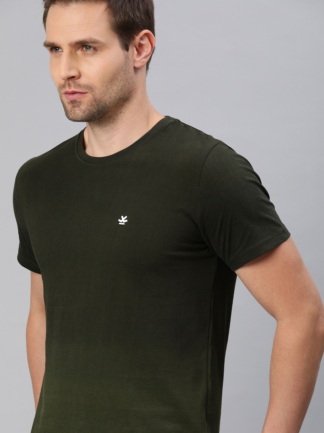 

WROGN Men Olive Green Solid Round Neck T-shirt