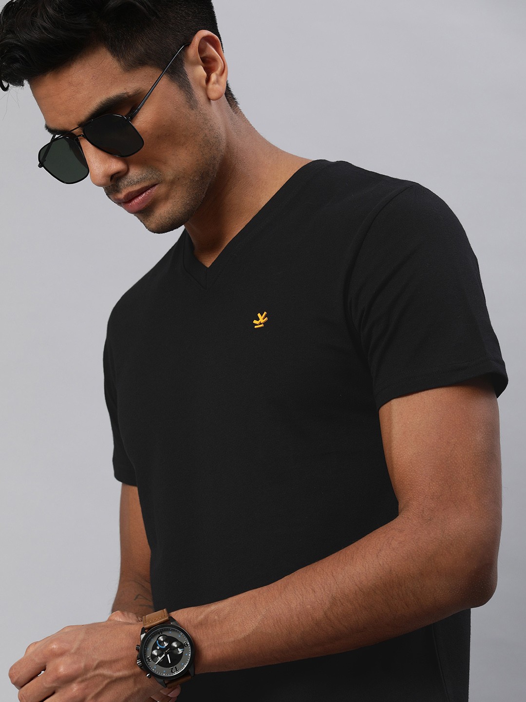 

WROGN Men Black Solid Slim Fit V-Neck Pure Cotton T-shirt