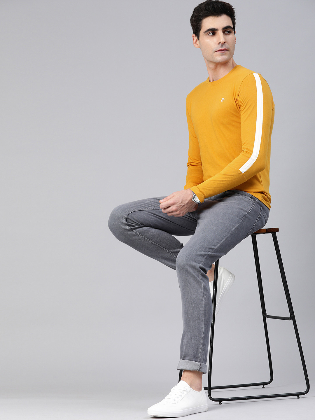 

WROGN Men Mustard Yellow Solid Slim Fit Round Neck Pure Cotton T-shirt