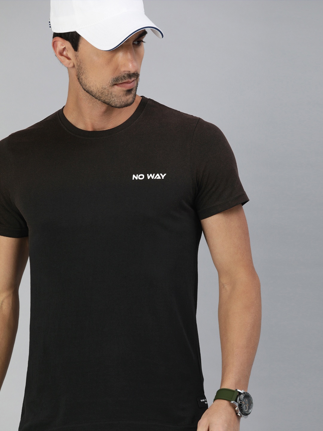 

WROGN Men Black Solid Slim Fit Round Neck Pure Cotton T-shirt