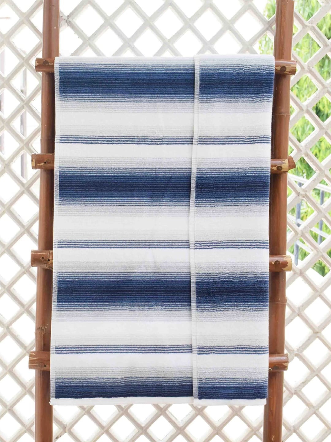 

AVI Living Unisex Blue & White Striped Classy 600 GSM Bath Towel