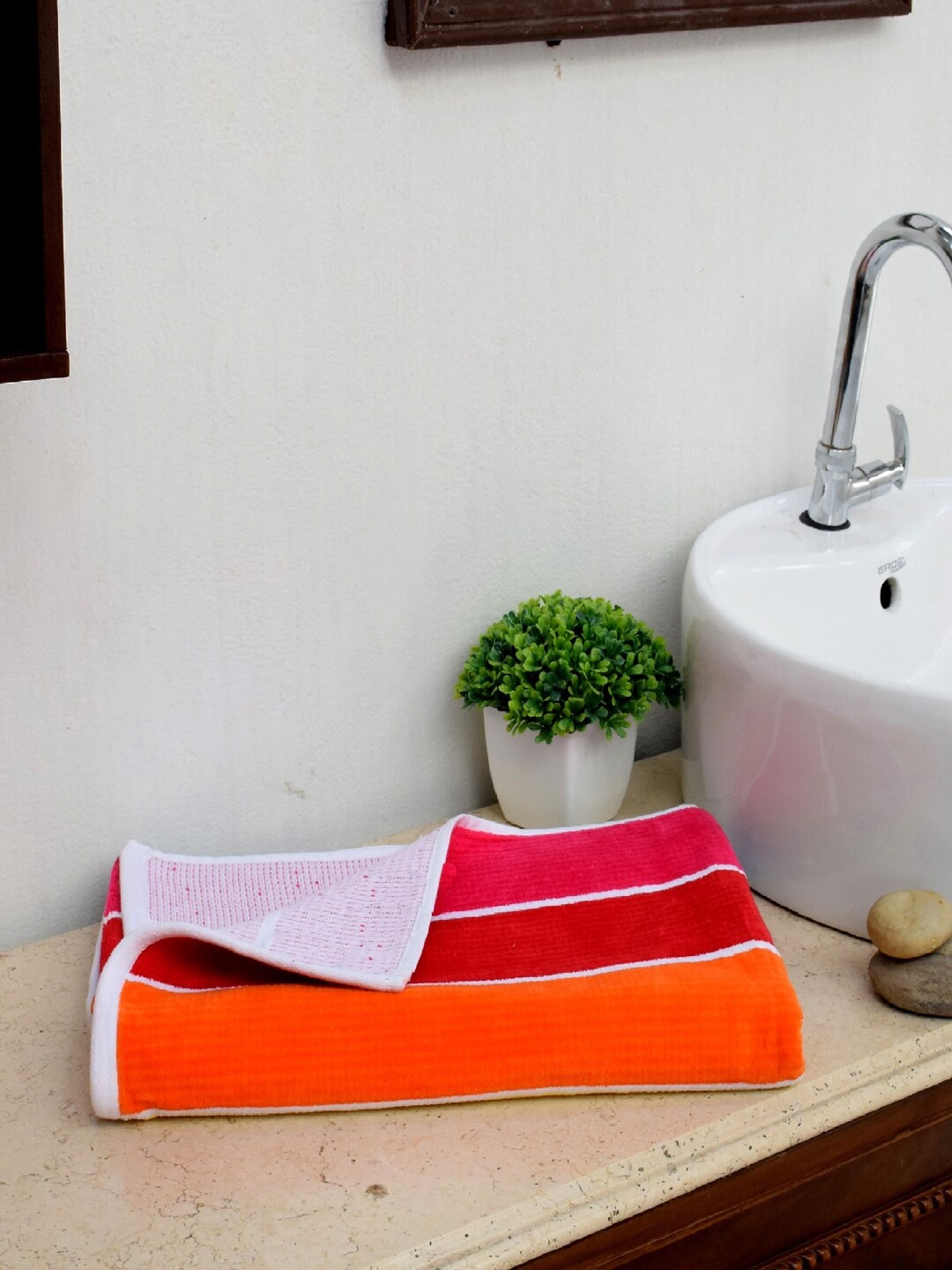 

AVI Living Unisex Red & Blue Striped 400 GSM Velour Bath Towel