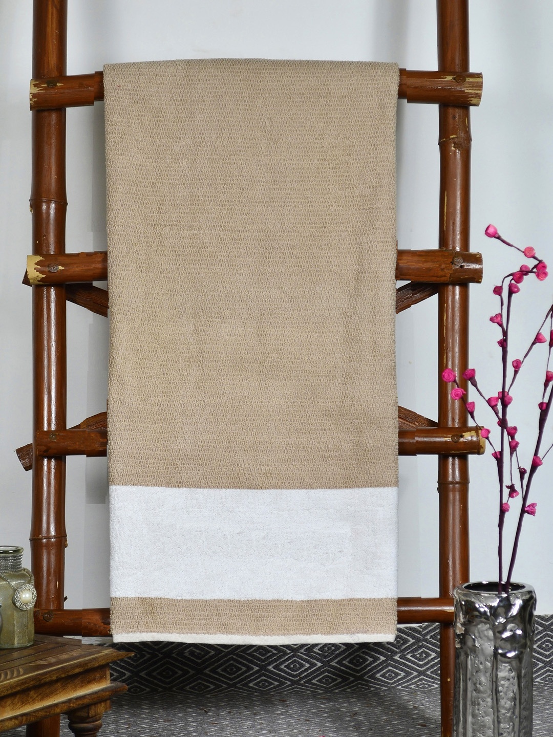 

AVI Living Unisex Beige & Off-White Solid 650 GSM Bath Towel