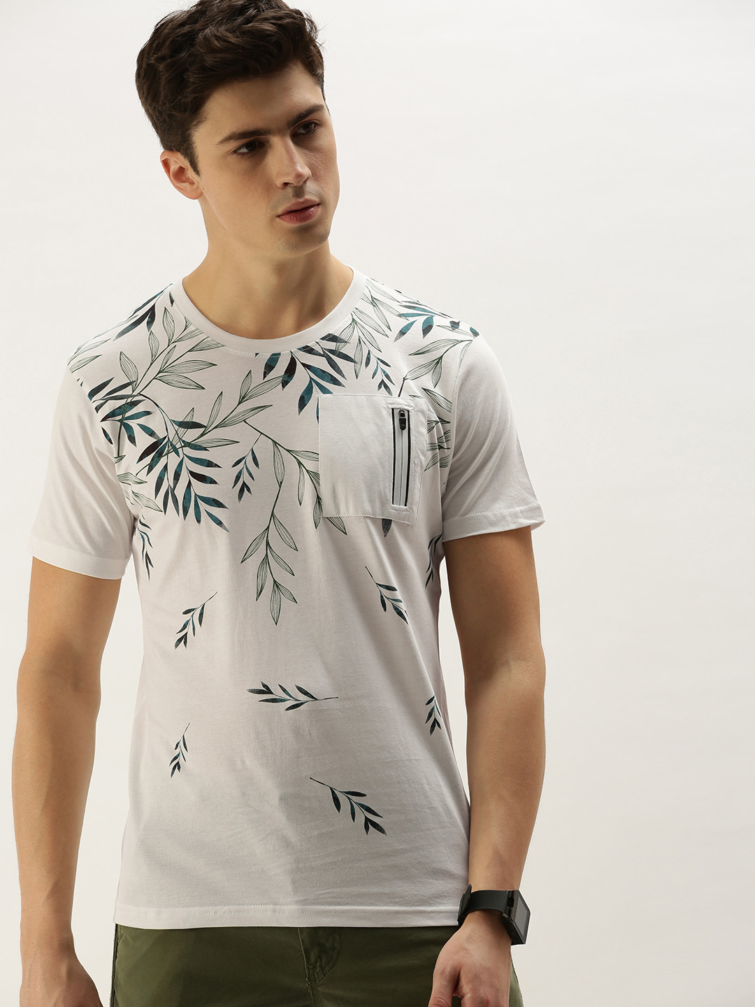 

Moda Rapido Men White Green Printed Round Neck Pure Cotton T-shirt with Pocket Detailing