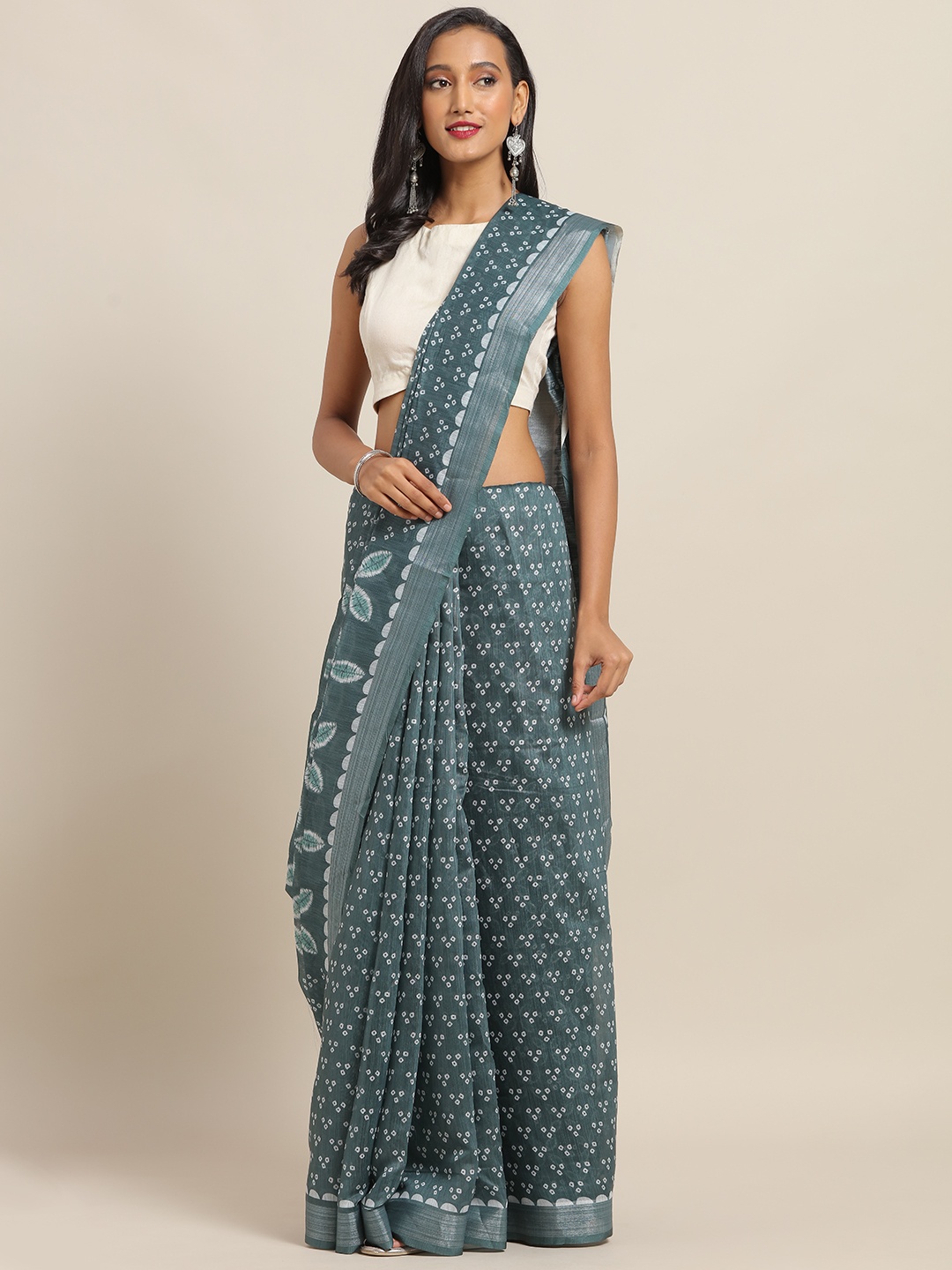 

VASTRANAND Grey & White Cotton Blend Printed Bandhani Saree