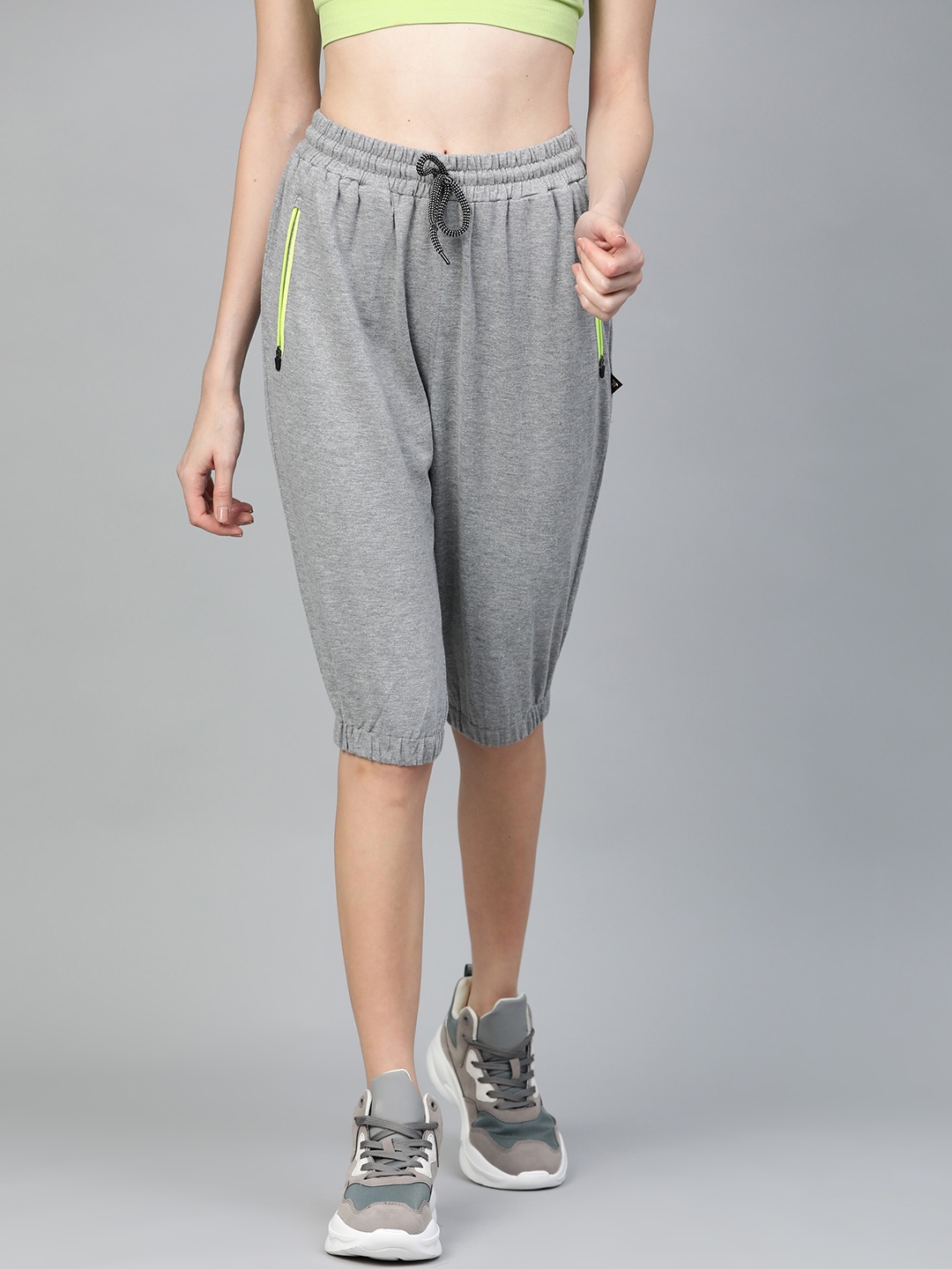 

Hubberholme Women Grey Melange Solid Slim Fit Capris