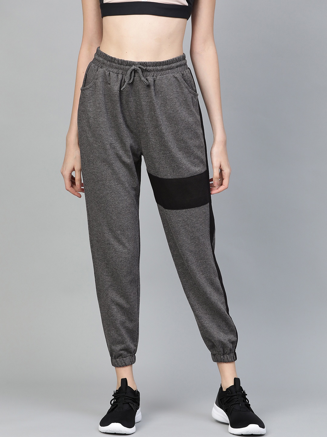 

Hubberholme Women Charcoal Grey Slim Fit Solid Cropped Joggers