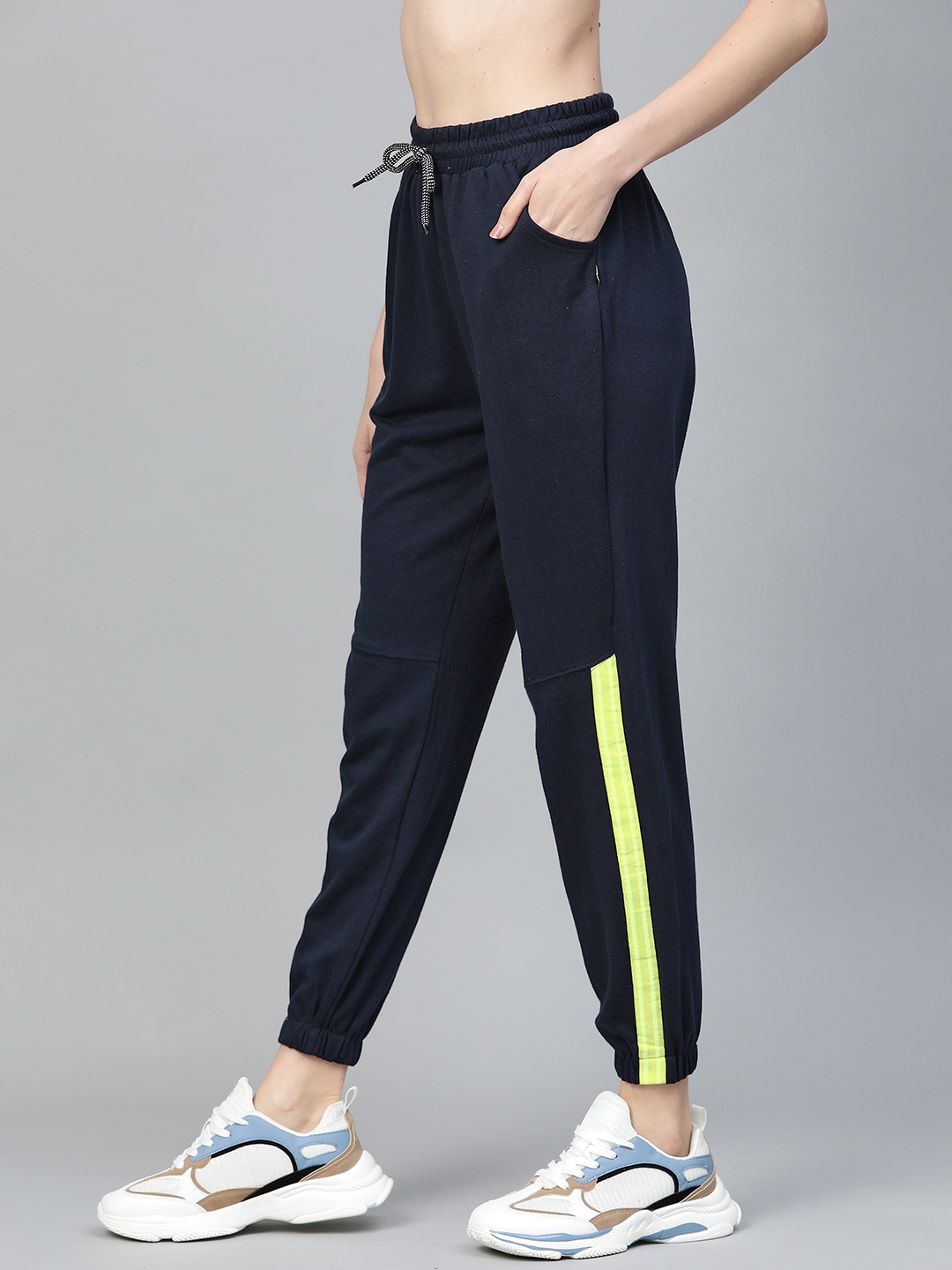 

Hubberholme Women Navy Blue Slim Fit Solid Cropped Joggers