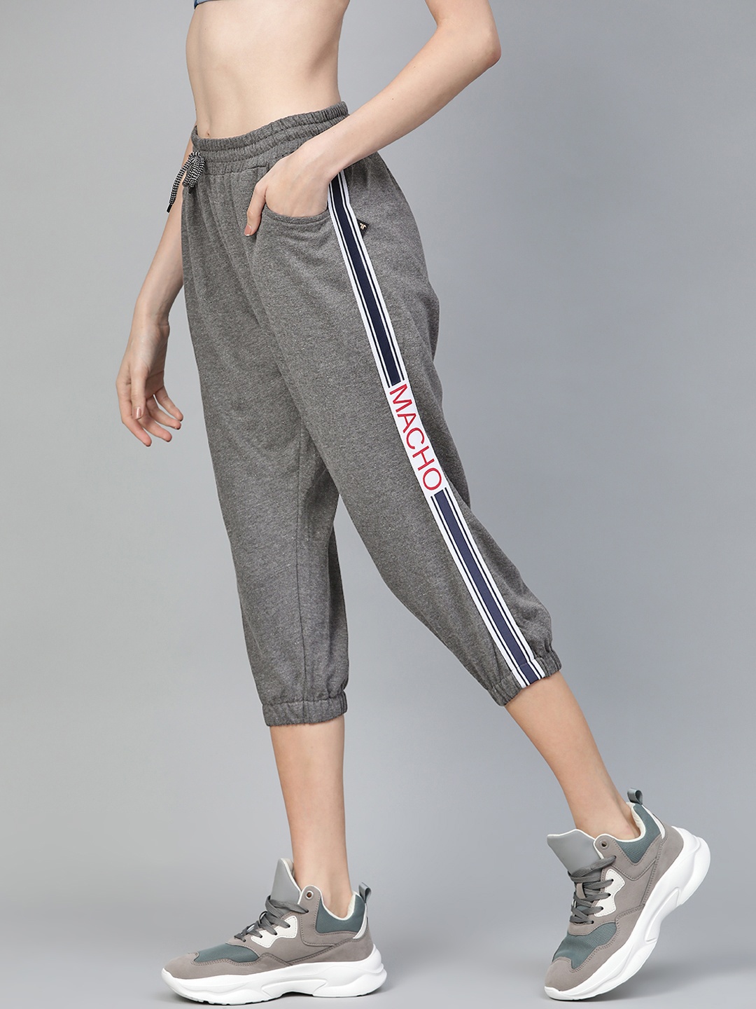 

Hubberholme Women Charcoal Grey Slim Fit Solid 3/4th Joggers