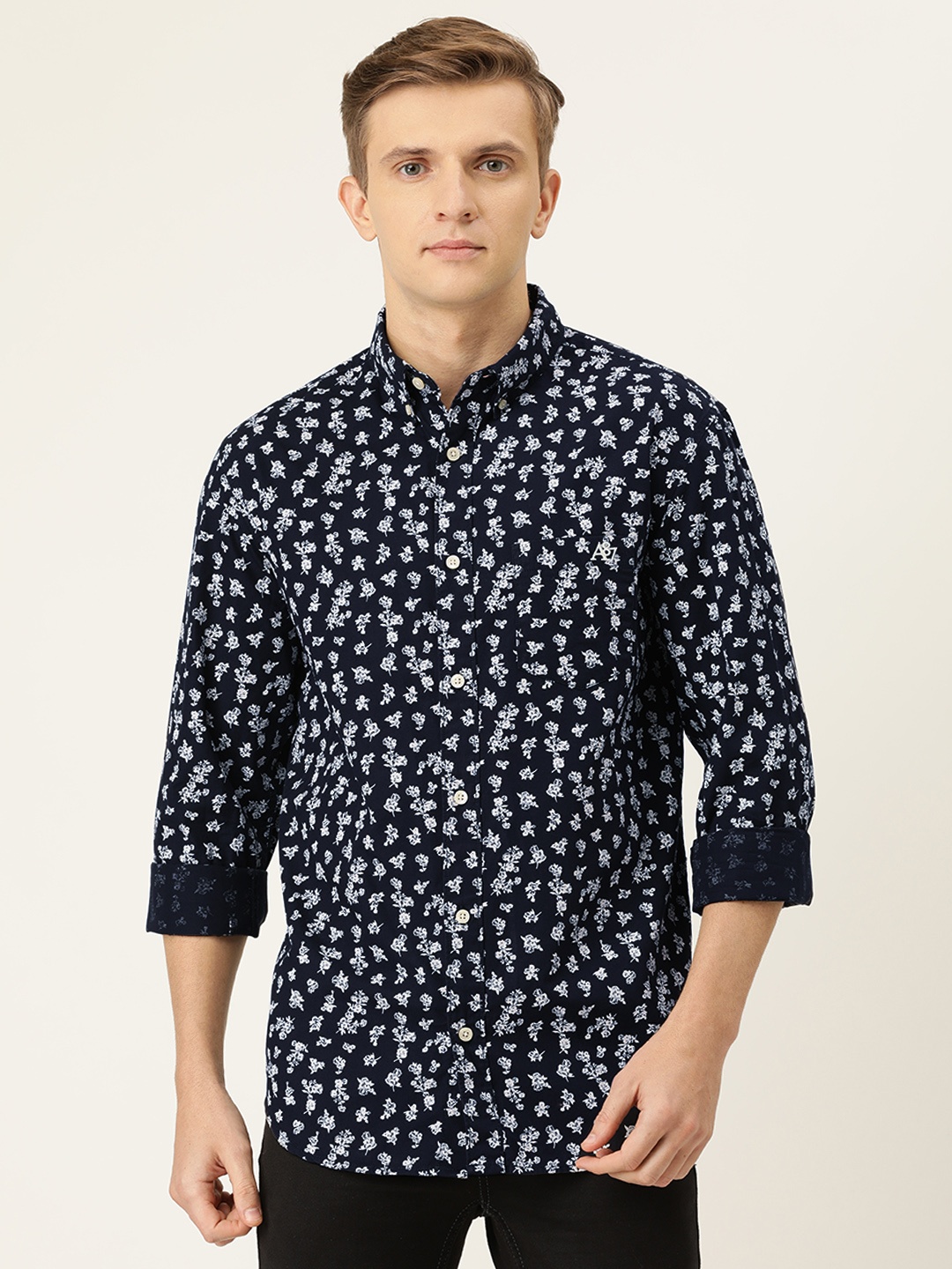 

Aeropostale Men Navy Blue & White Regular Fit Floral Printed Casual Shirt