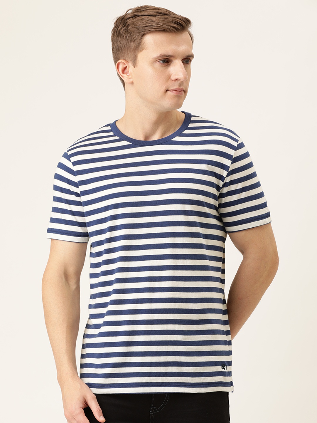 

Aeropostale Men Blue White Striped Round Neck Pure Cotton T-shirt