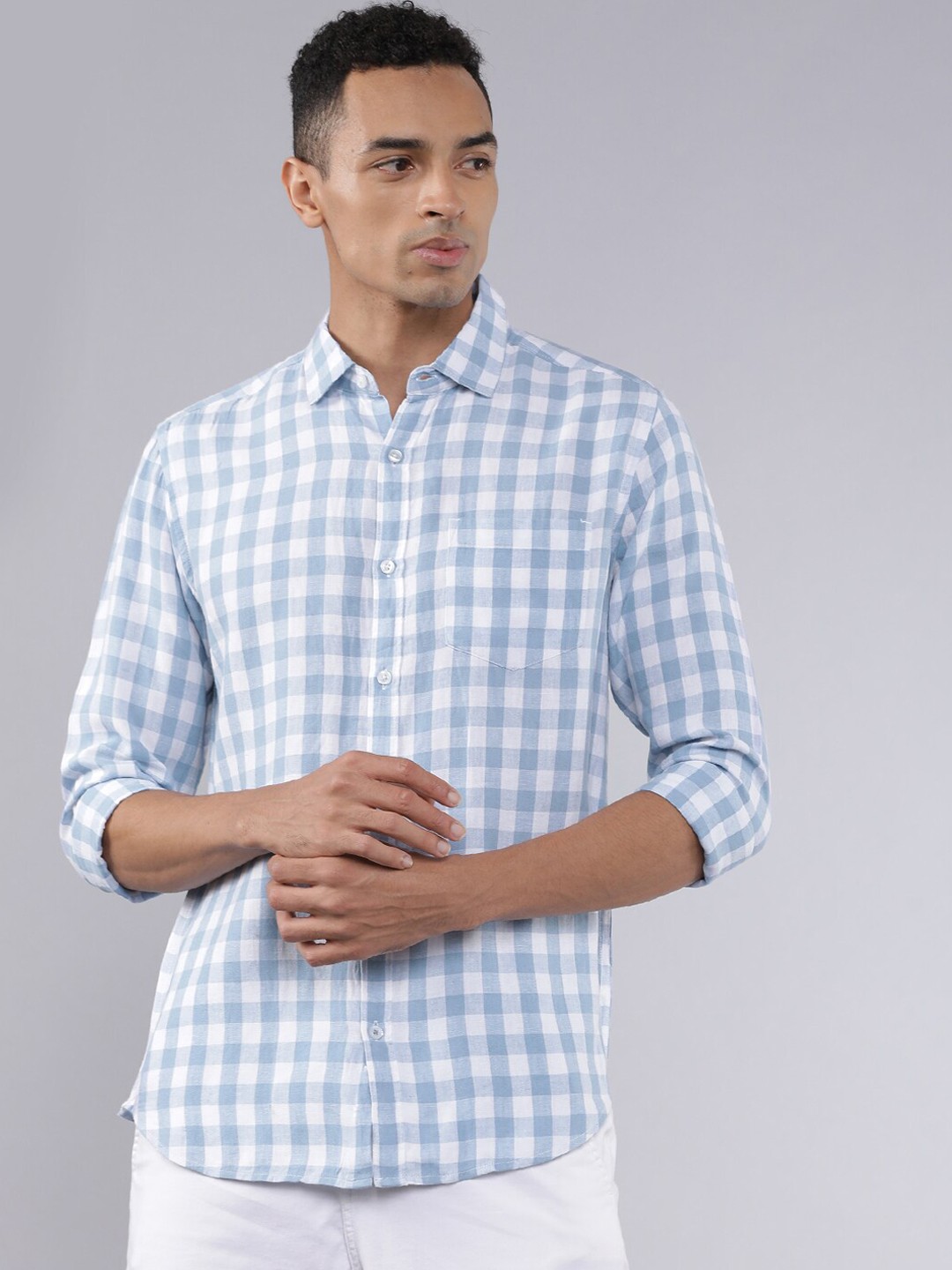

HIGHLANDER Men White & Blue Slim Fit Checked Casual Shirt