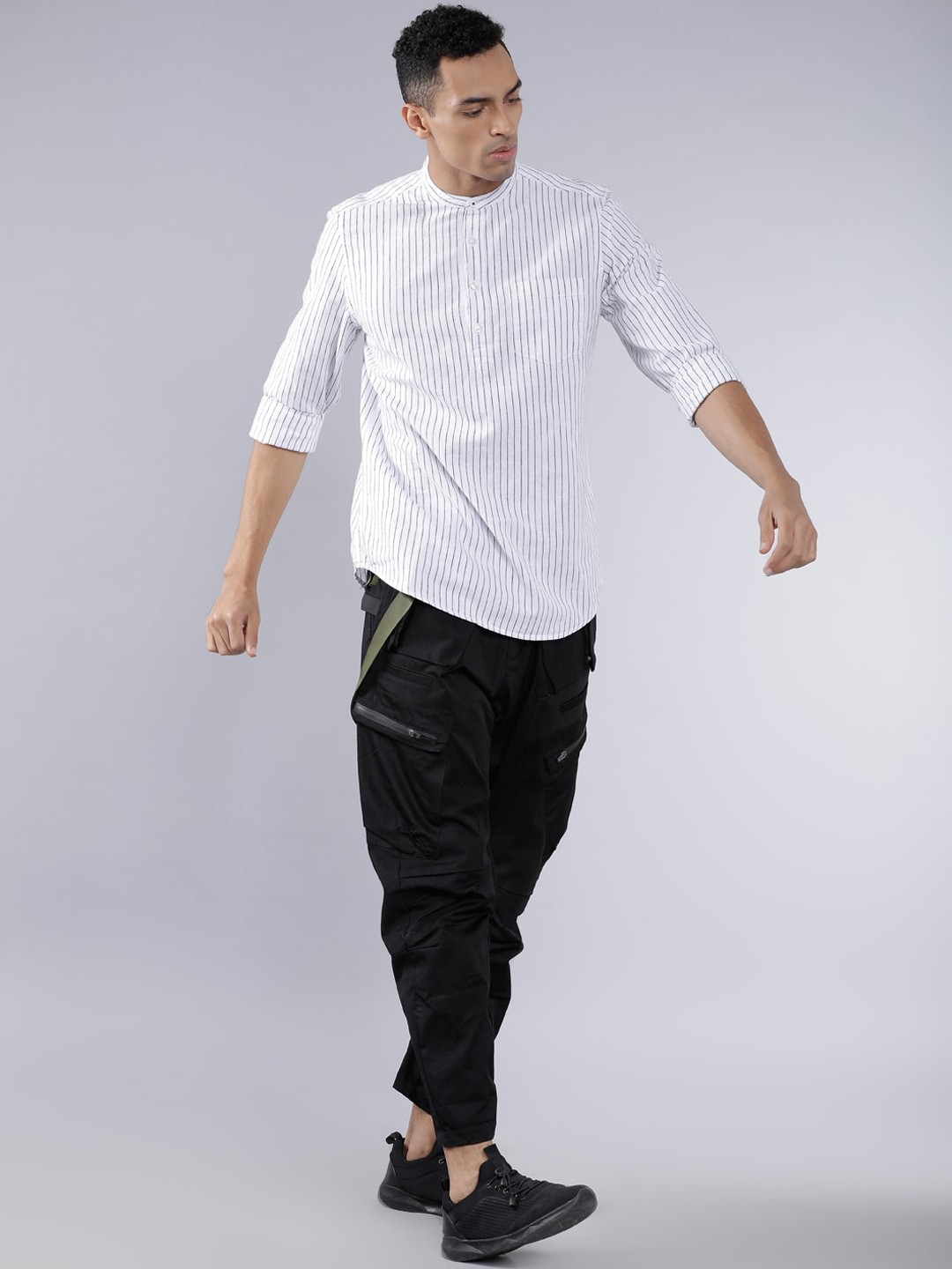 

HIGHLANDER Men White & Black Slim Fit Striped Casual Shirt