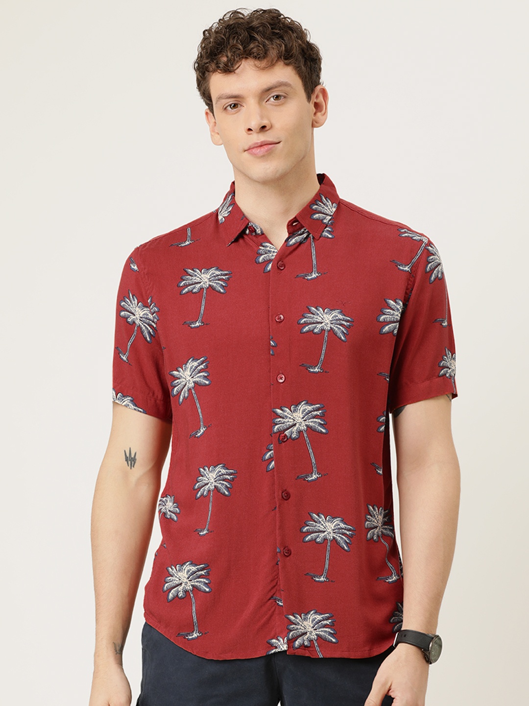 

Flying Machine Men Red & White Regular Fit Printed Casual Shirt