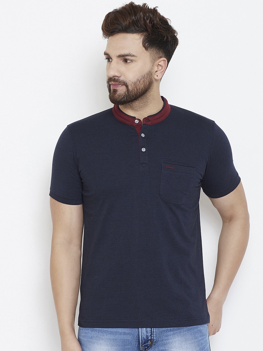 

Adobe Men Navy Blue Solid Henley Neck T-shirt