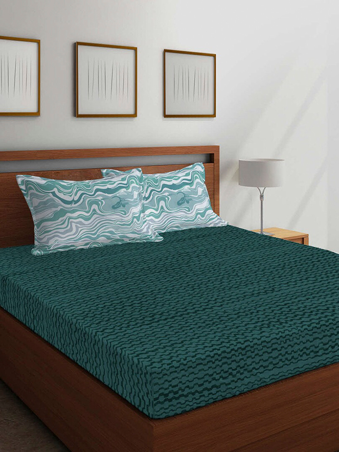 

Boutique Living India Green Abstract 400 TC Cotton 1 King Bedsheet with 4 Pillow Covers