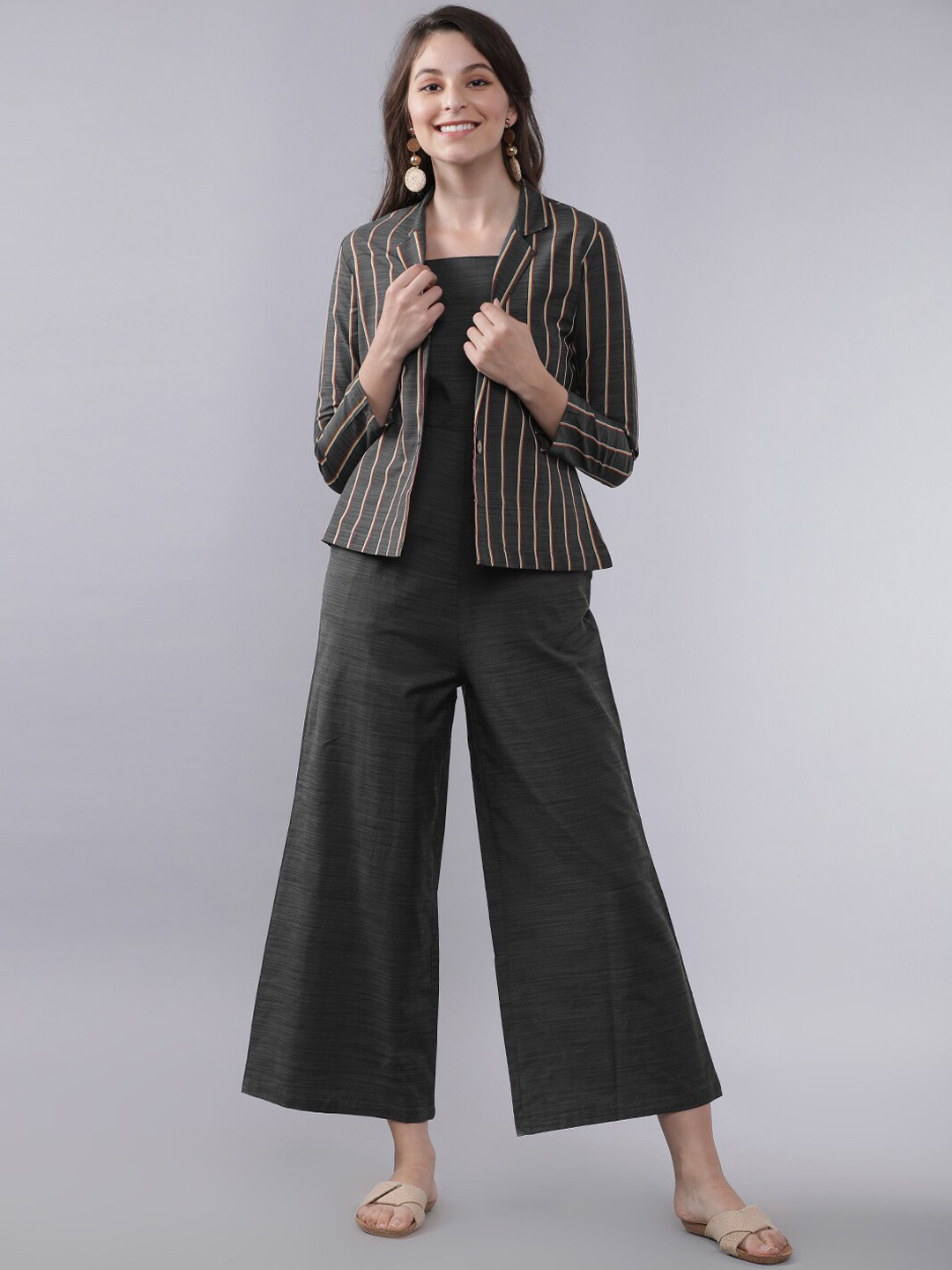

Vishudh Women Charcoal Grey Solid Basic Jumpsuit & Blazer