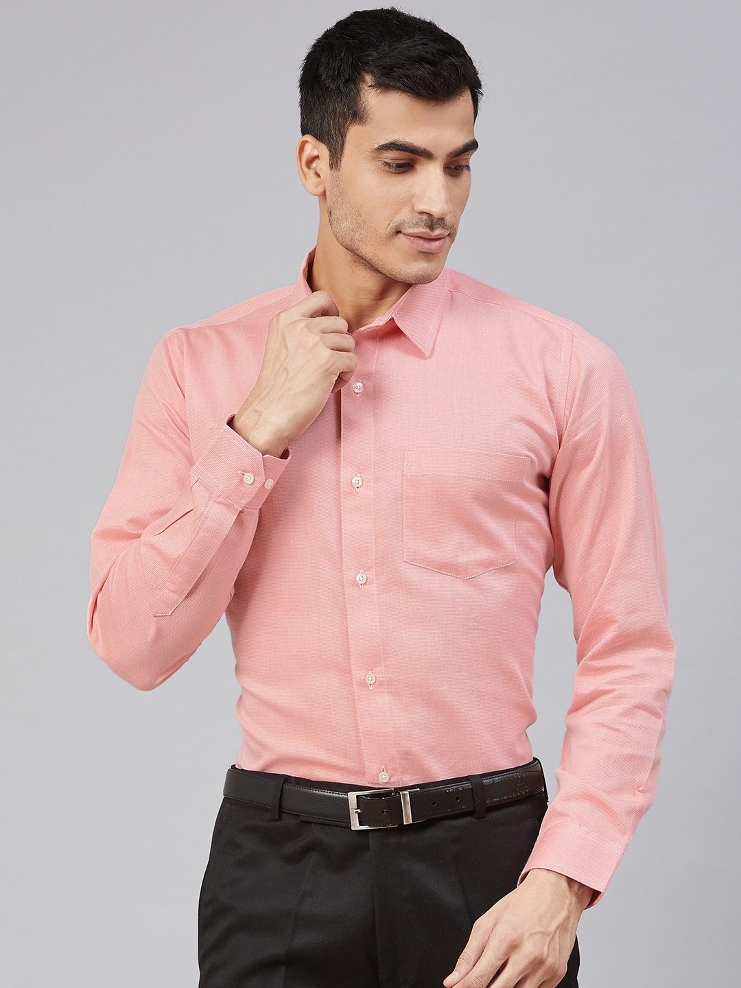 

DENNISON Men Peach-Coloured Smart Slim Fit Self Design Formal Shirt