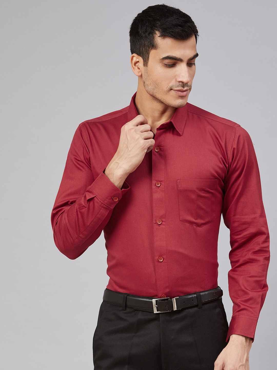 

DENNISON Men Red Smart Regular Fit Solid Formal Shirt