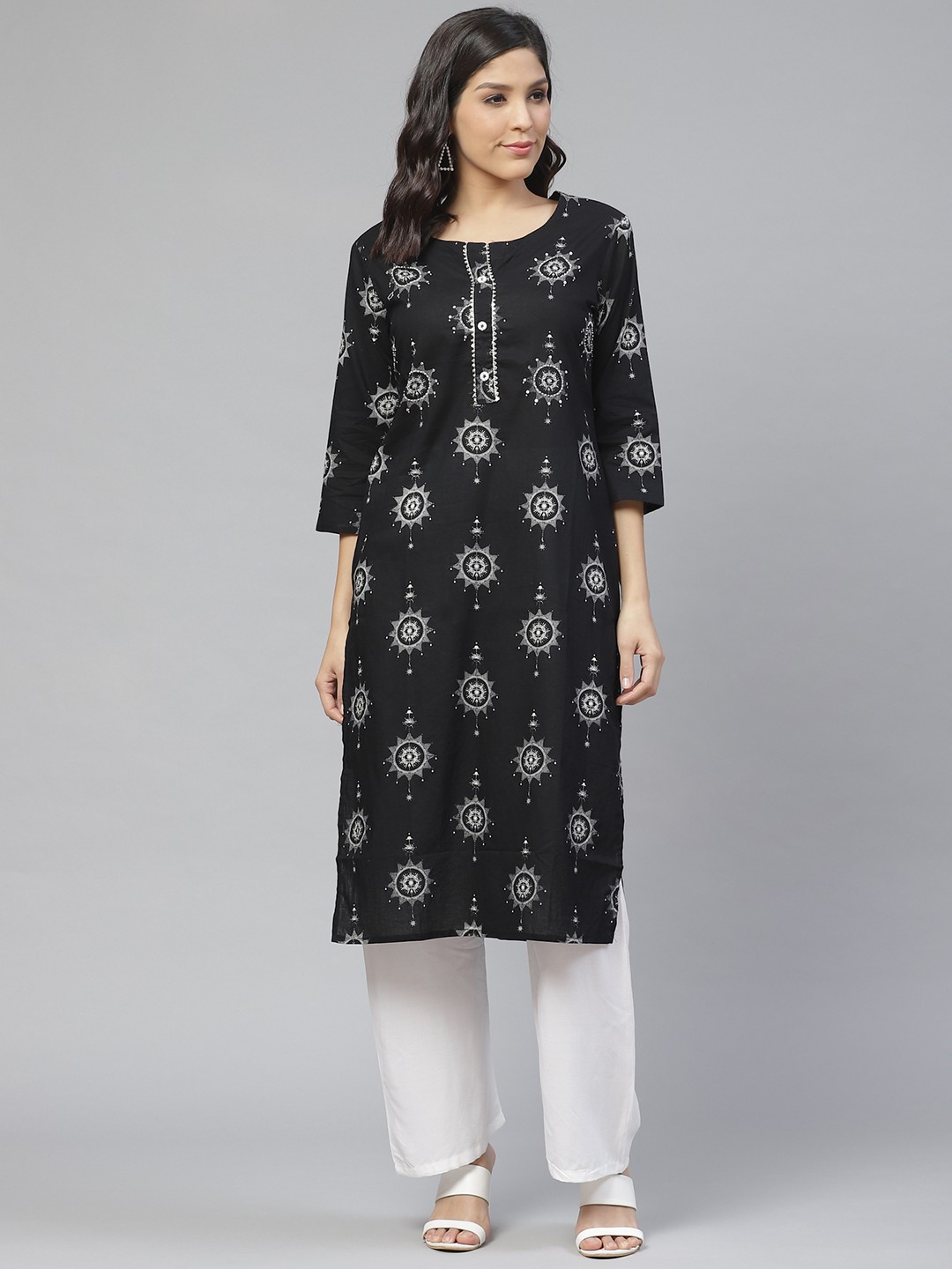 

Ishin Women Black & White Block Print Straight Kurta