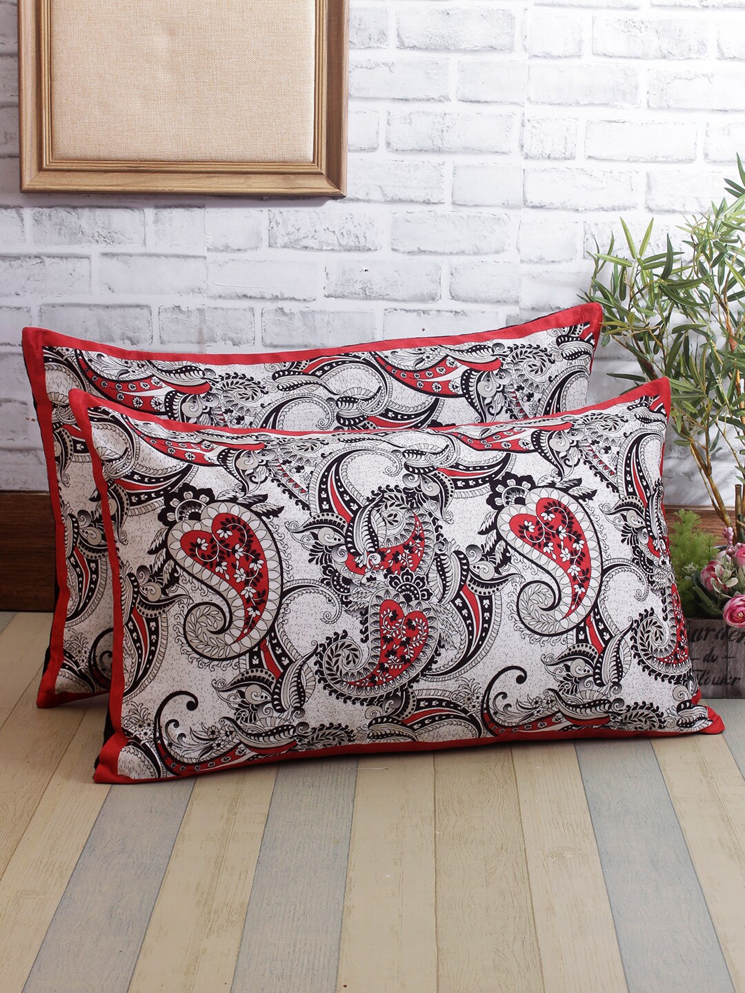 

ROMEE Set Of 2 Grey & Black Paisley Print Velvet Pillow Covers