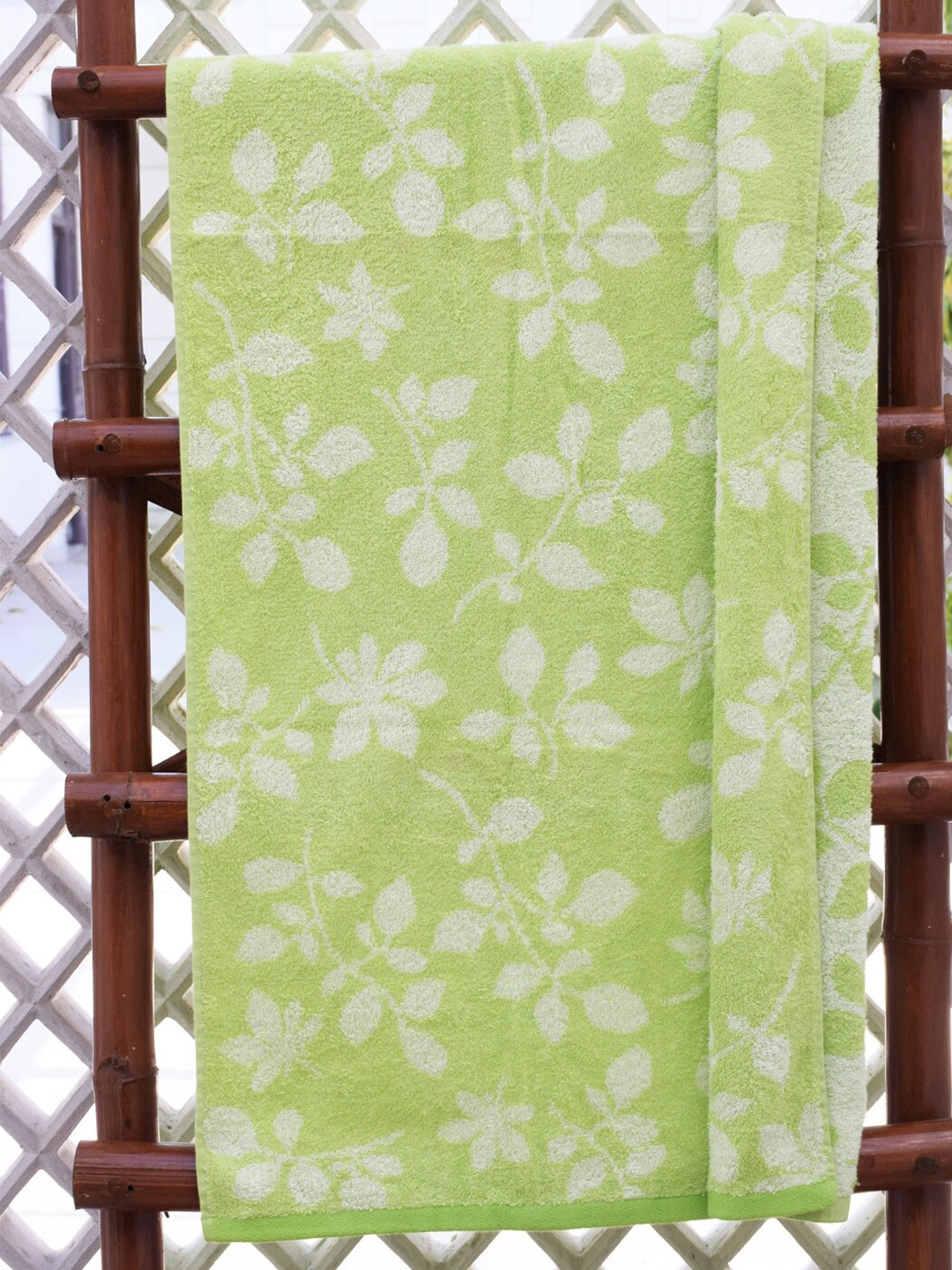 

AVI Living Unisex Green & White Printed Leaves 360 GSM Beach Towel