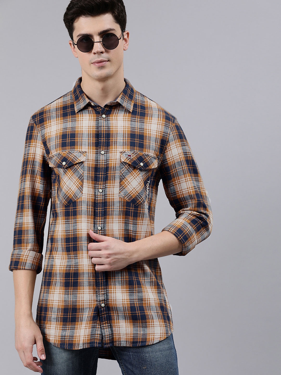 

Tommy Hilfiger Men Brown & Navy Blue Slim Fit Checked Casual Shirt
