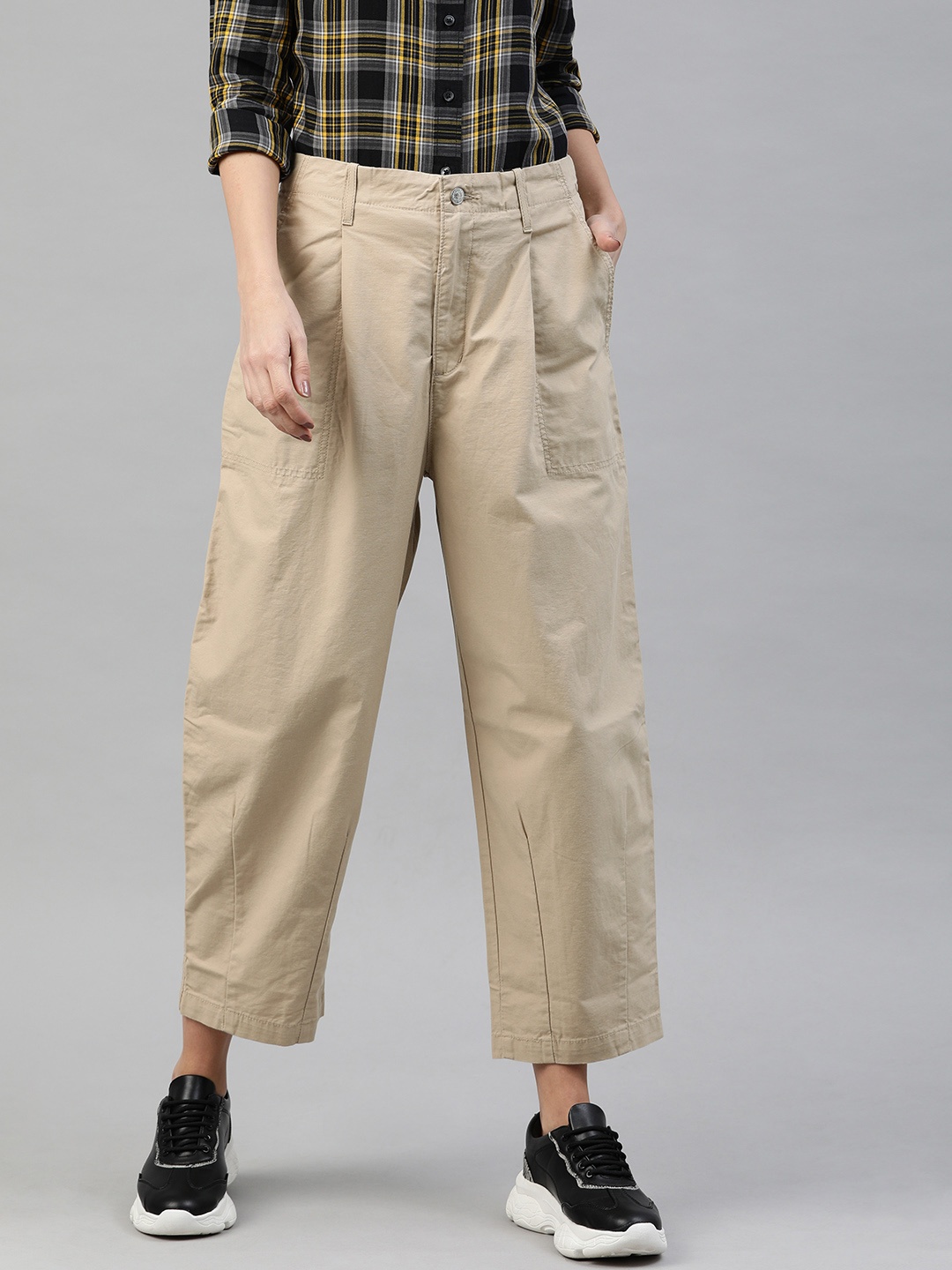 

Levis Women Beige Flared Solid Utility Pleated Balloon Trousers