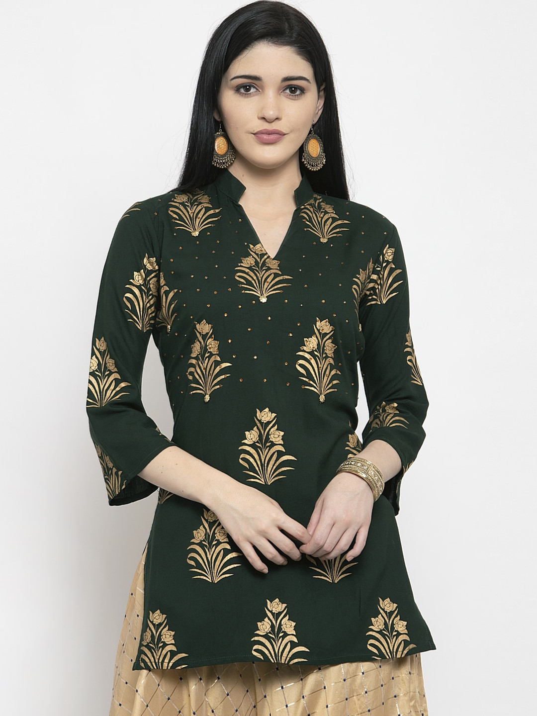 

Clora Creation Women Green & Gold-Toned Embellished Straight Kurti