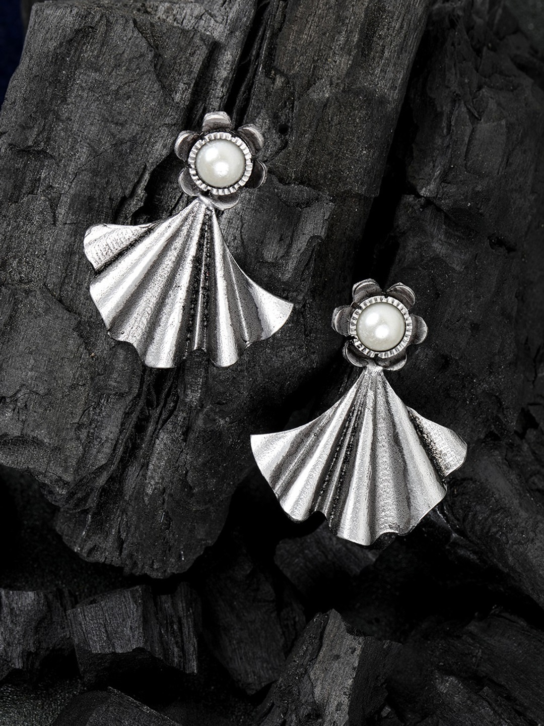 

Priyaasi White Oxidised Silver-Plated German Silver Floral Contemporary Drop Earrings