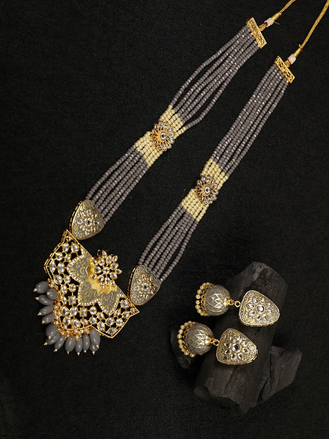 

Priyaasi Grey & Off-White Gold-Plated Beaded & Kundan Studded Handcrafted Jewellery Set