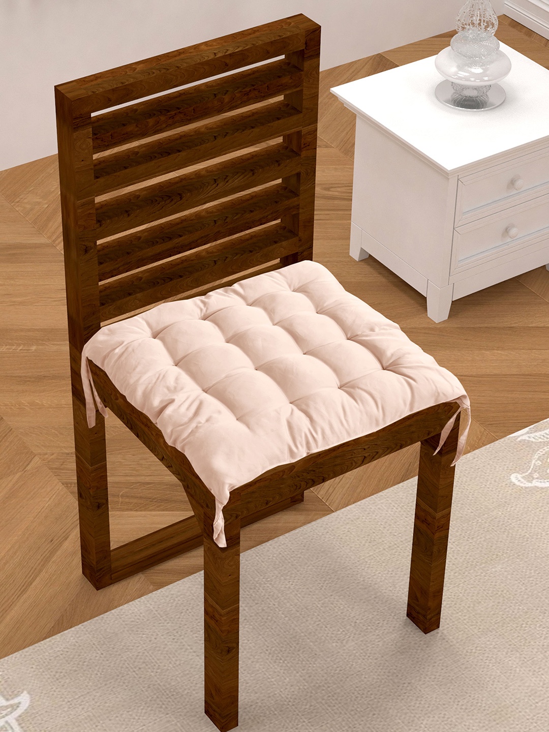 

Clasiko Nude Solid Chair Pad