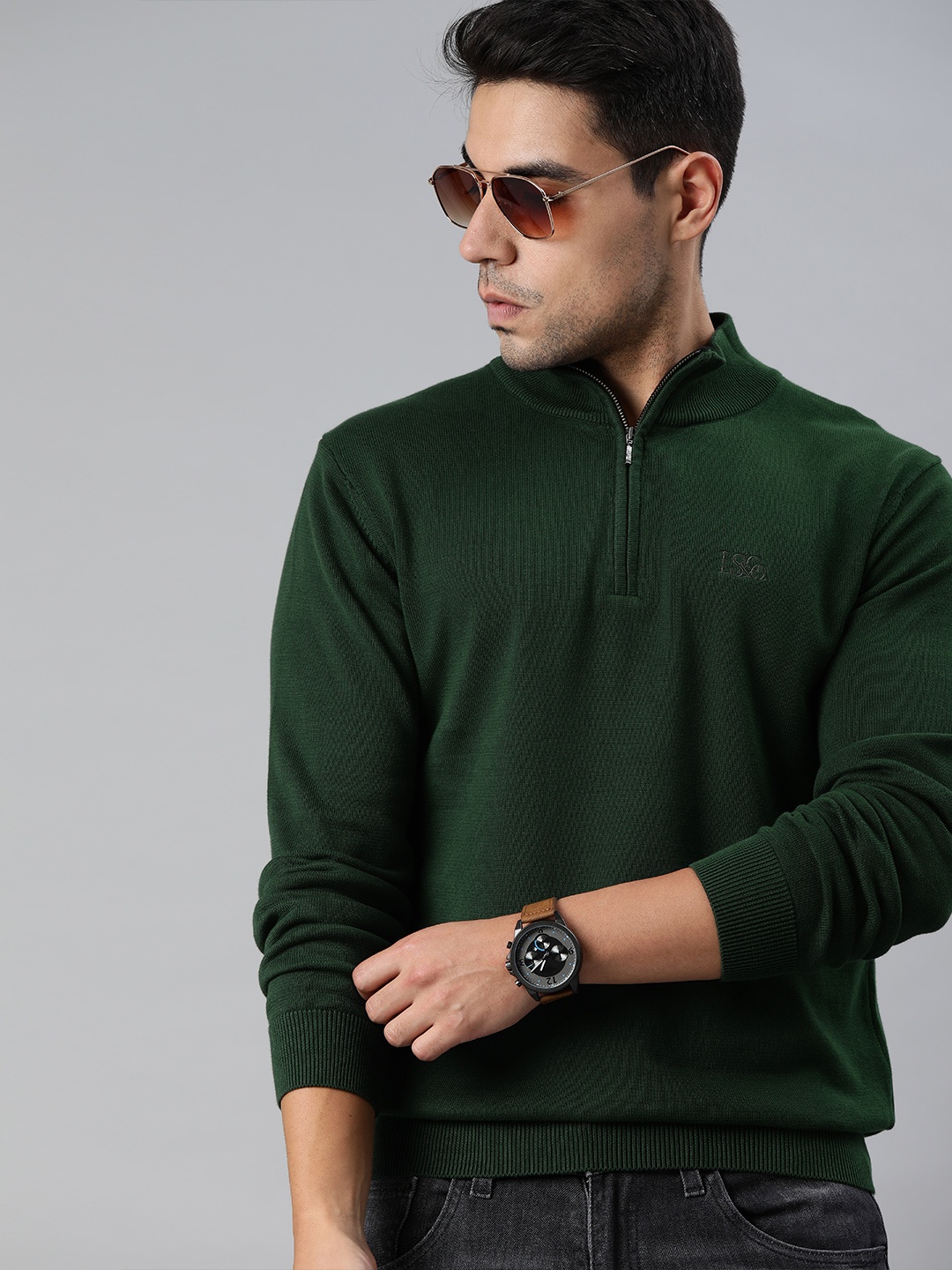

Levis Men Green Solid Mock Neck Pullover Sweater