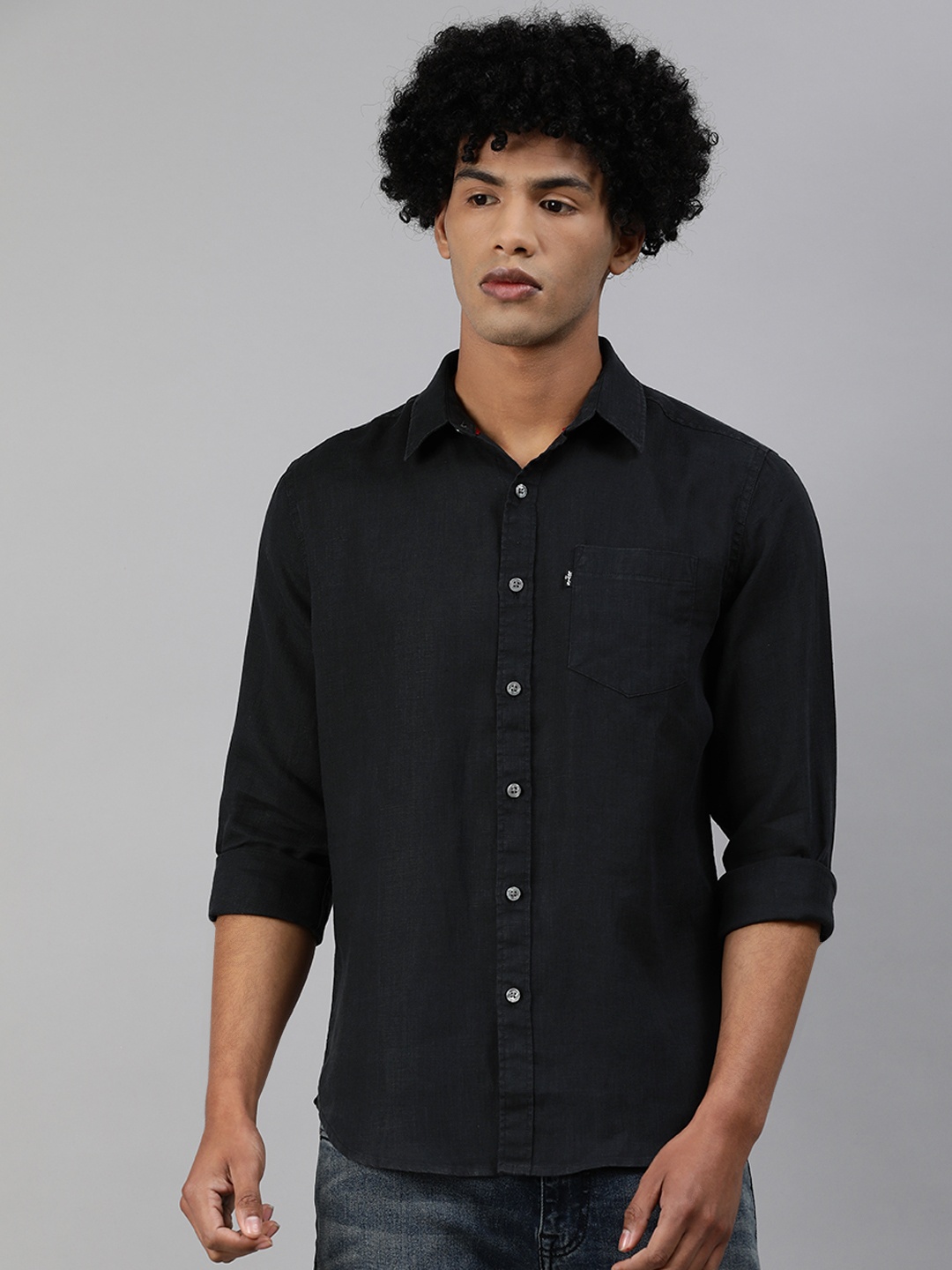 

Levis Men Black Regular Fit Solid Casual Shirt