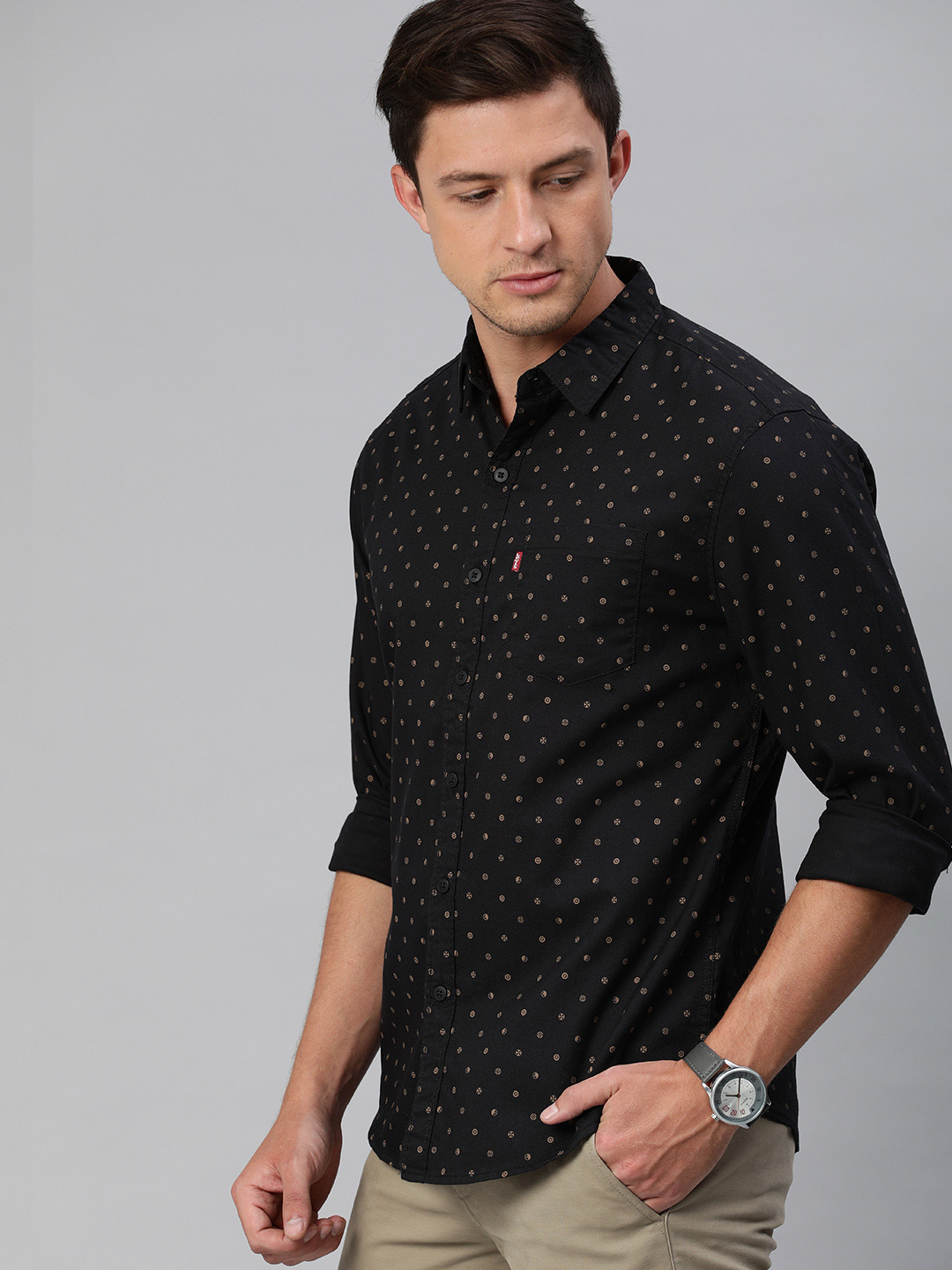 

Levis Men Black & Brown Slim Fit Printed Casual Shirt