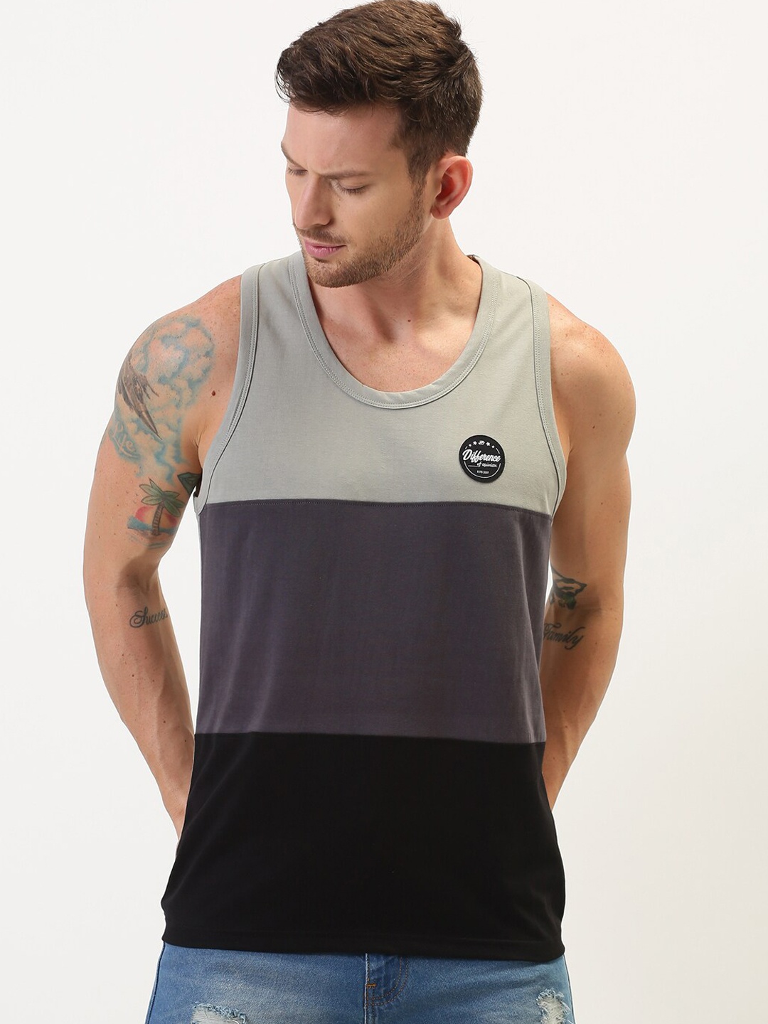 

Difference of Opinion Men Grey Colourblocked Round Neck T-shirt