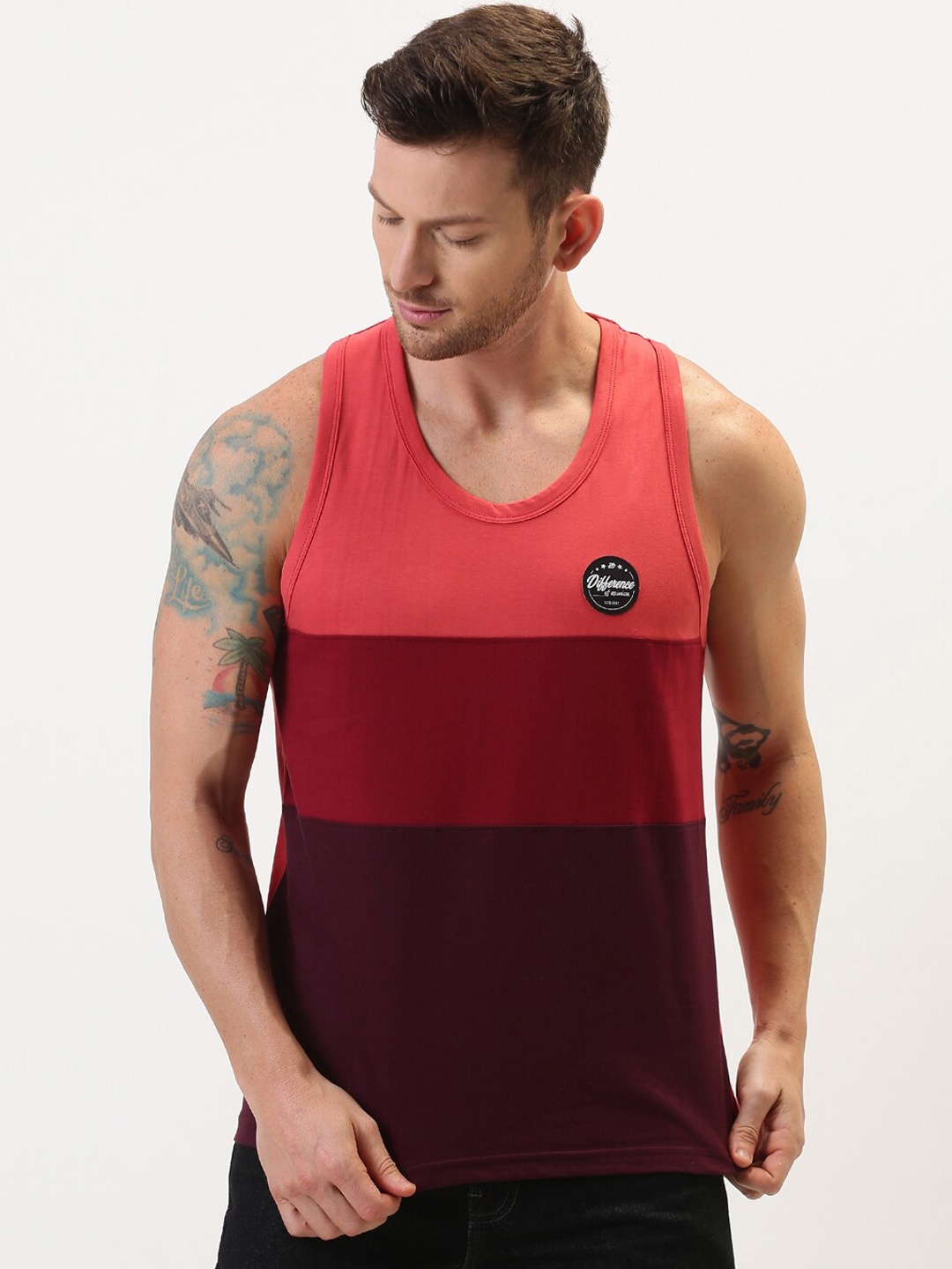 

Difference of Opinion Men Maroon Colourblocked Round Neck T-shirt